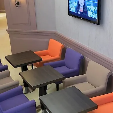 The Originals City, Astoria Vatican, Otel