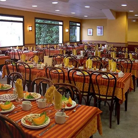 Отель The Originals City, Astoria Vatican, Лурд