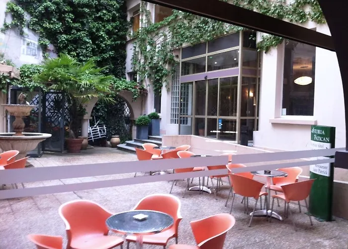 The Originals City, Astoria Vatican, Szálloda